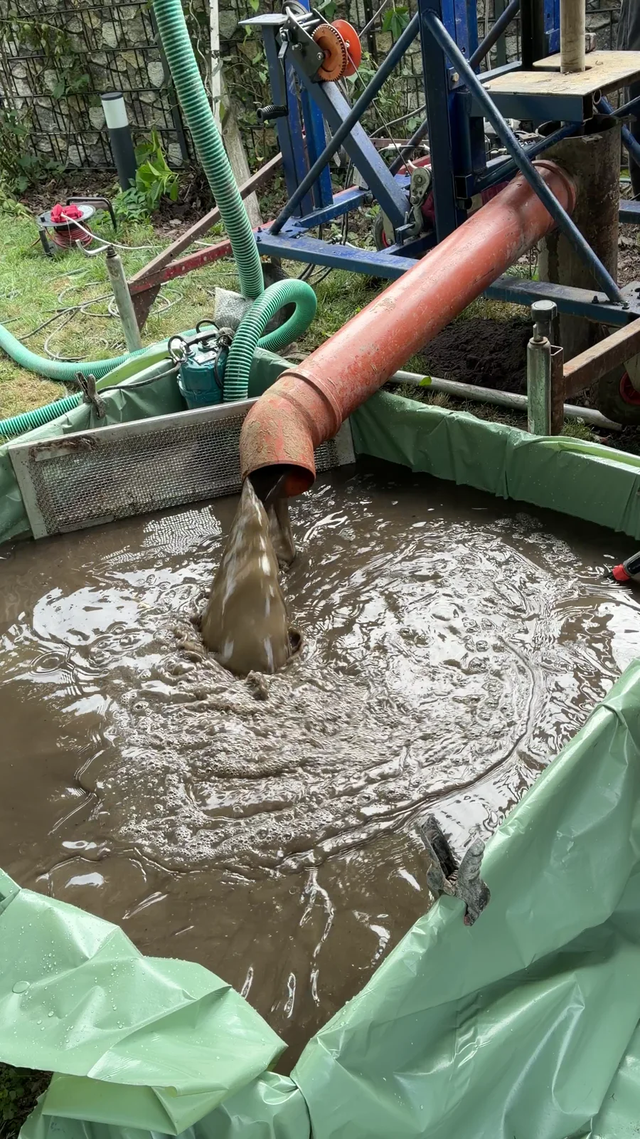 Video einer Brunnenbohrung im Garten